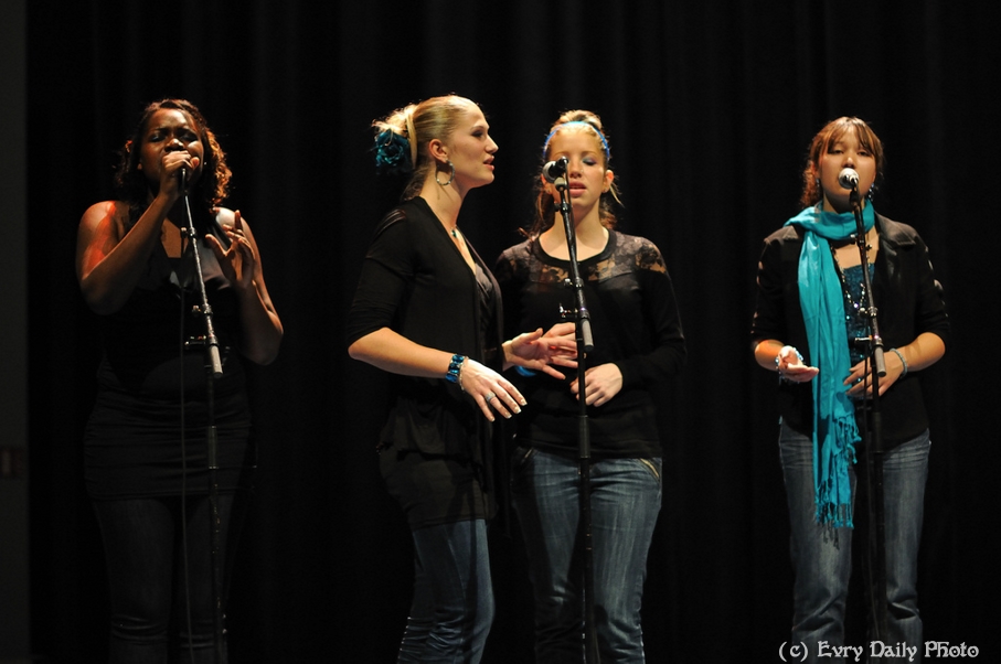 Evry Daily Photo - Telethon Evry 2010 - Concert Evry University Gospel - large - 5244051374.jpg